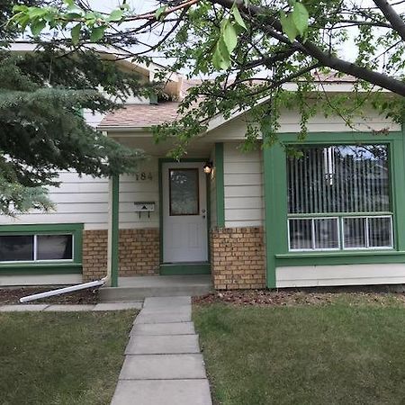 Somerset Furnished Four Bedroom Home By Condo4Rent Calgary Extérieur photo